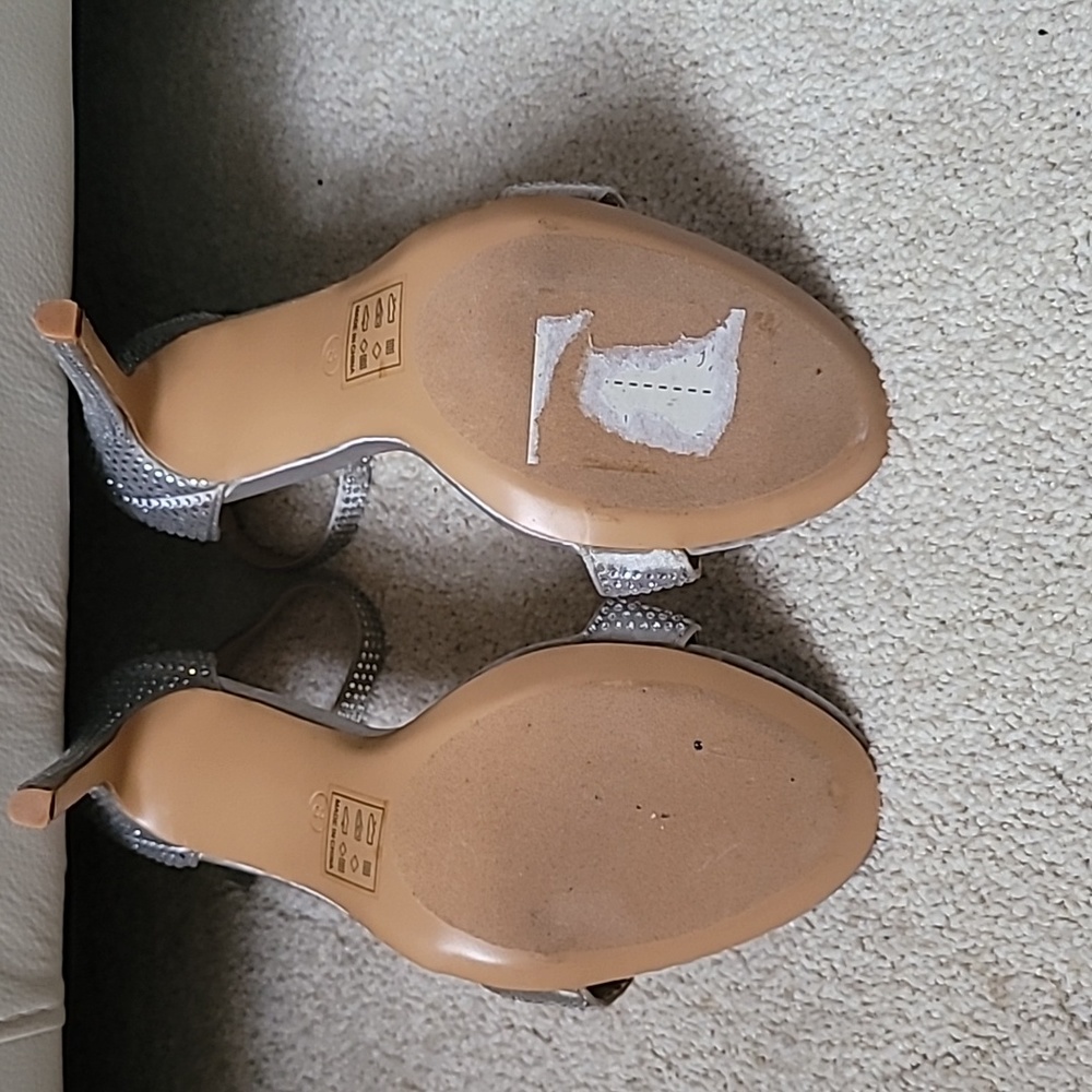 Shoes - Picture 4 of 4